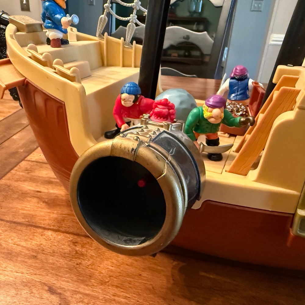 Fisher Price Great Adventures Pirate Ship Playset with 6 Figures and Cannon 1994 - Picture 13 of 15